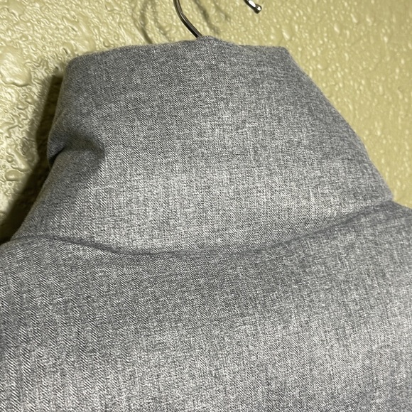 OLD NAVY PUFFER VEST - Picture 14 of 14